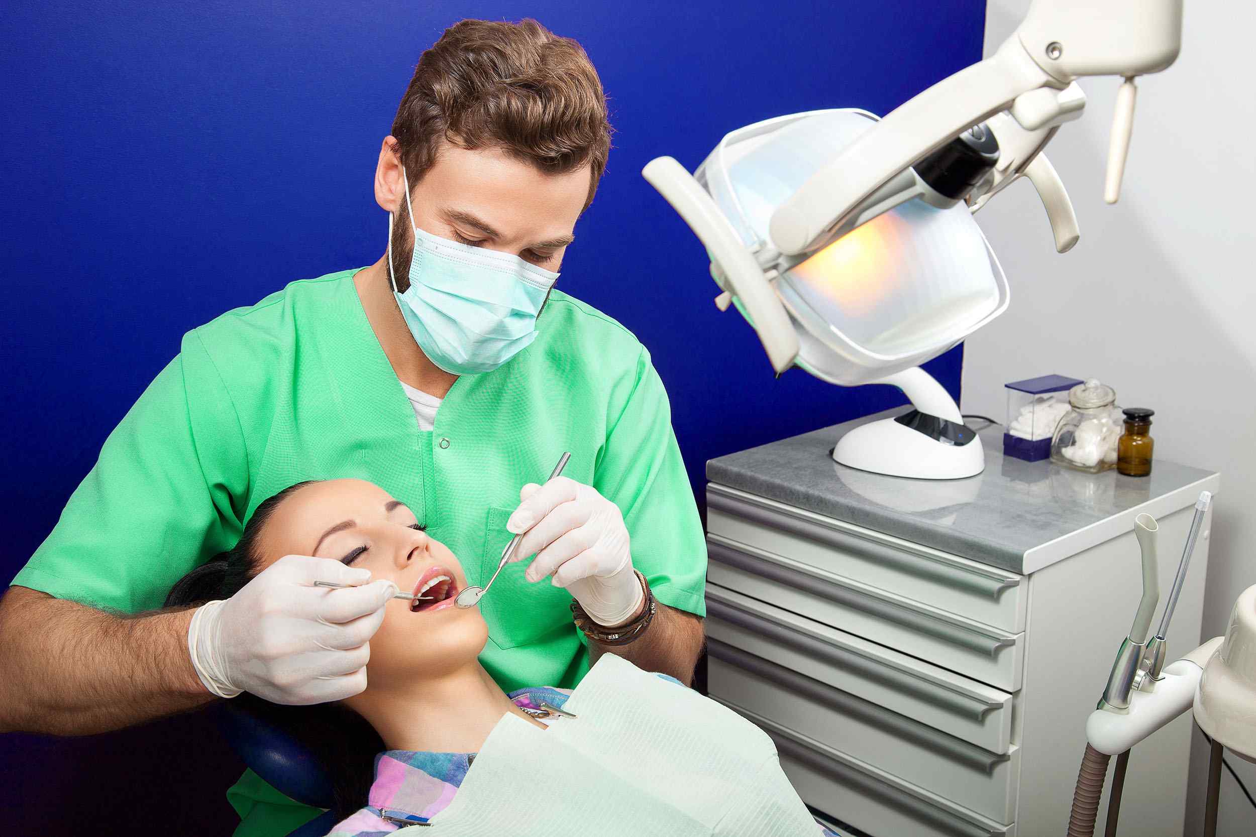 https://dukajdent.com/wp-content/uploads/2020/02/img-doctor.jpg